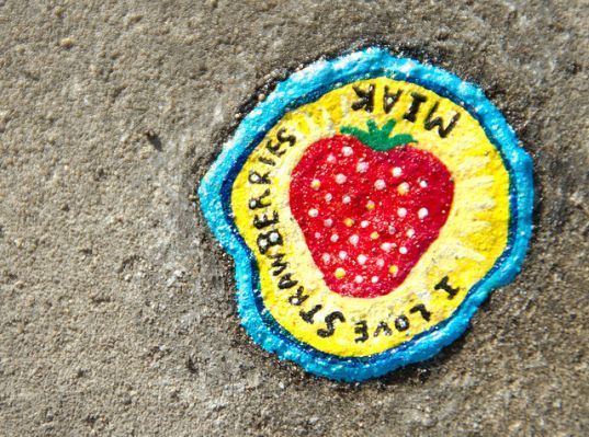 Ben Wilson (artist) Artist Uses Old Chewing Gum to Beautify Sidewalks