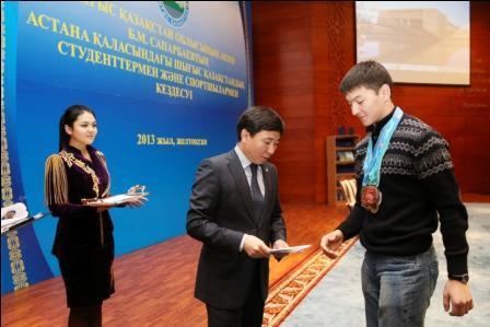 Berdibek Saparbayev Kazakistan eyaletinin Valisi Berdibek Saparbayev Ana vatan seni