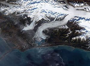Bering Glacier httpsuploadwikimediaorgwikipediacommonsthu