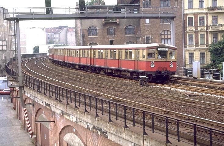 Berlin Stadtbahn In den 70er Jahren auf der Berliner Stadtbahn zwischen Savignyplatz
