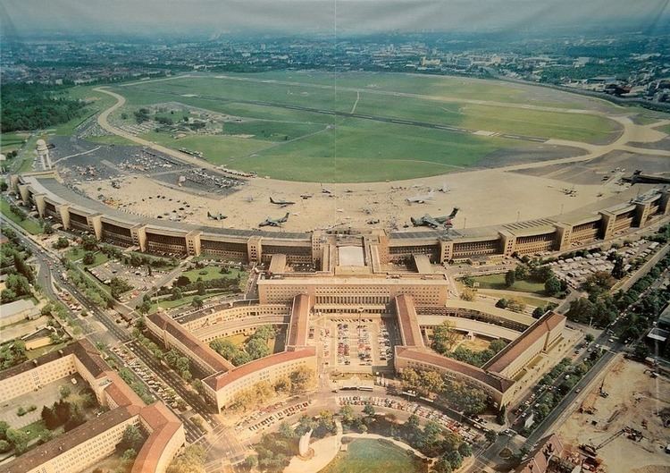 Berlin Tempelhof Airport Abandoned Tempelhof Airport Now Berlin39s Largest Park Amusing Planet