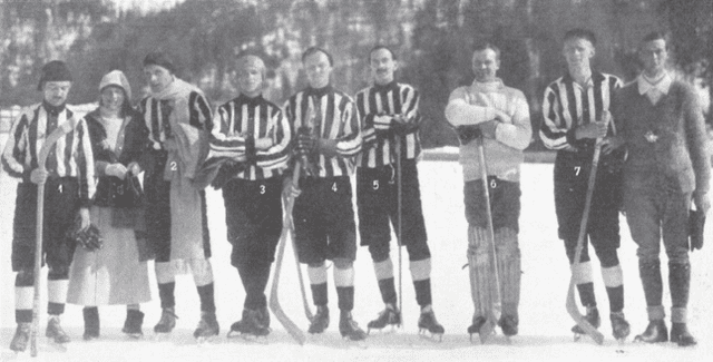 Berliner Schlittschuhclub Der Berliner Schlittschuh Club EisHockey Team at St Moritz 1913