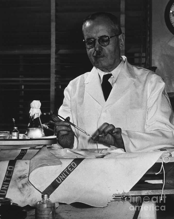 Bernardo Houssay Bernardo Houssay Argentine Physiologist by Science Source