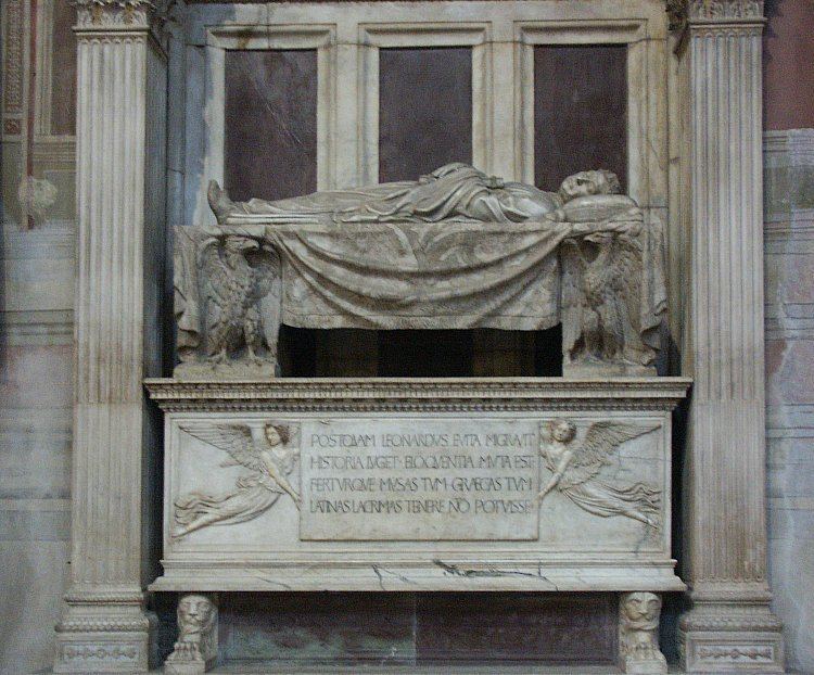 Bernardo Rossellino Images of the Tomb of Bruni by Bernardo Rossellino Santa