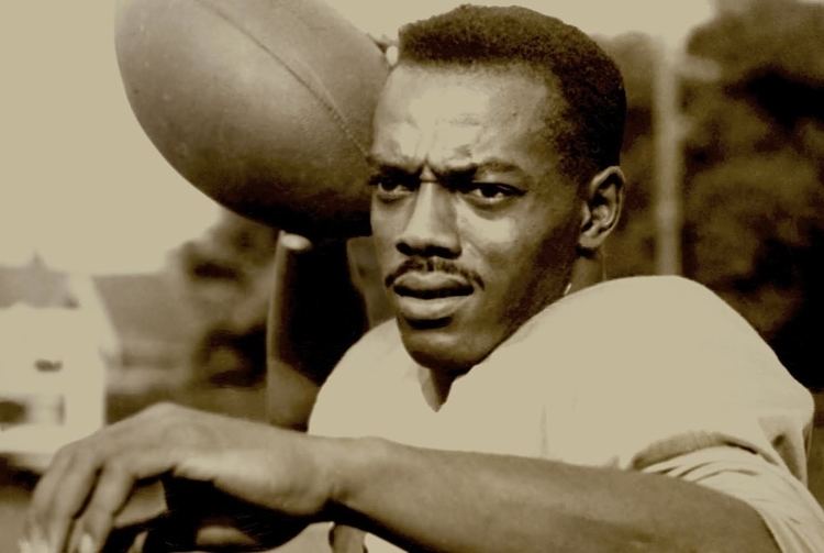 Bernie Custis Bernie Custis Pro Footballs First Black Quarterback Dies at 88