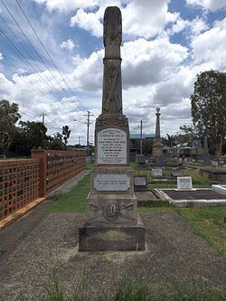 Berry and MacFarlane Monument httpsuploadwikimediaorgwikipediacommonsthu