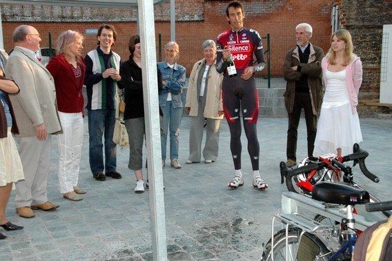 Bert Roesems Editiepajot HALLE Bert Roesems opent nieuwe fietsstalling
