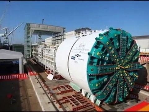 Bertha (tunnel boring machine) httpsiytimgcomvi79ZxTL7NXaMhqdefaultjpg