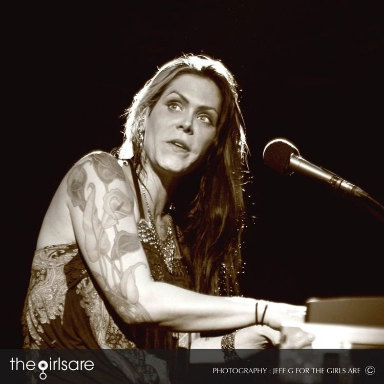 Beth Hart Gig Gallery Beth Hart the girls are