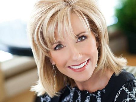 Beth Moore Beth Moore Breaking Free From Pain Crossmap Christian