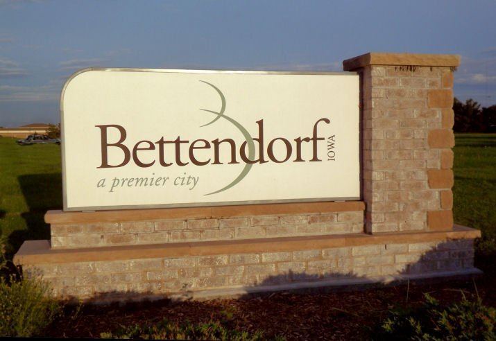 Bettendorf, Iowa httpsuploadwikimediaorgwikipediaen33eBet