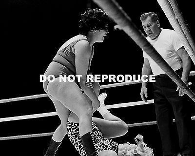 Betty Niccoli Betty Niccoli vs Jean Antoine Girl Wrestlers Photo 8x10 AWA 70s