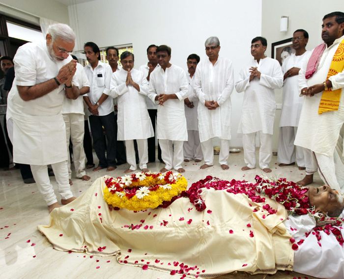 Bhupat Vadodaria Narendra Modi condoles death of late Shri Bhupat Vadodaria DeshGujarat