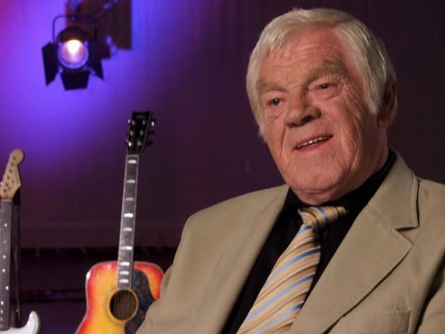 Big Tom Who is Big Tom Irish country and trad singer and Irelands King of