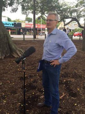 Bill Glasson (surgeon) Bill Glasson back in race for Griffith after surprise text