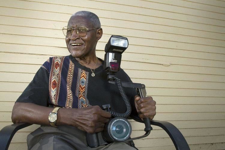 Bill Jones (artist) Celebrity photographer Bill Jones dies at 81 captured black