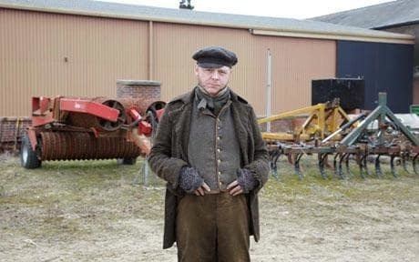 Bill of Hare movie scenes Simon Pegg plays William Burke on the set of Burke and Hare 