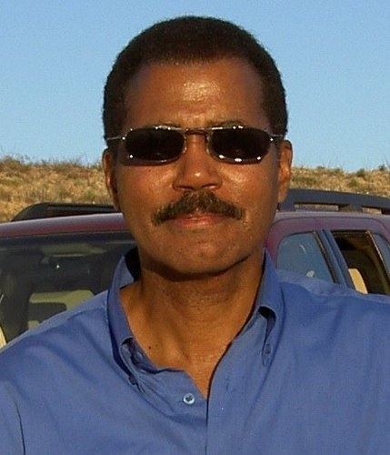 Bill Whitaker (journalist) httpspbstwimgcomprofileimages1462509443im