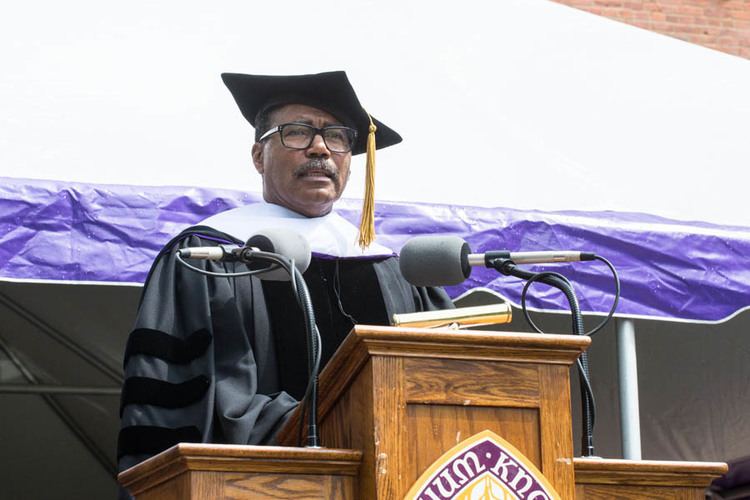 Bill Whitaker (journalist) Bill Whitaker Awarded Honorary Degree Knox College