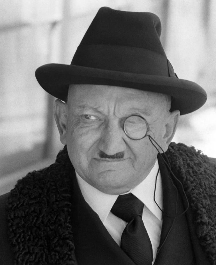 Billy Barty Cineplexcom Under the Rainbow