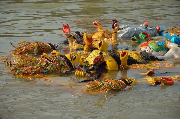 Bisarjan FileFloating Durga Idol River Hooghly Baja Kadamtala Ghat