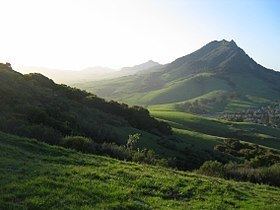 Bishop Peak (California) httpsuploadwikimediaorgwikipediacommonsthu