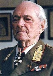 Béla Király httpsuploadwikimediaorgwikipediaenthumbe