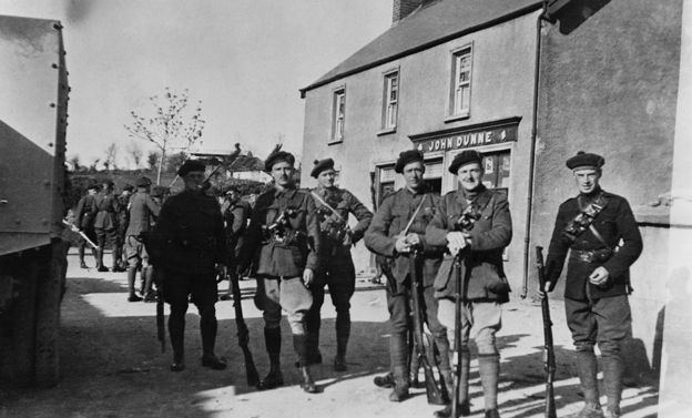 Black and Tans Black and Tans searching a Sinn Fin member in Ireland 1920 634x720