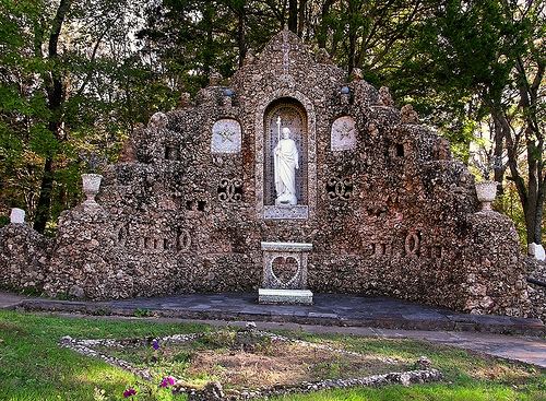 Black Madonna Shrine, Missouri farm4staticflickrcom31002341676551f81ce9d2a5jpg