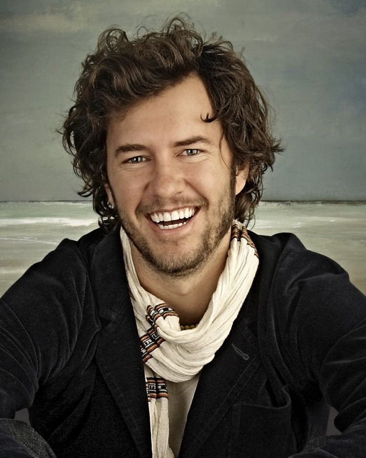 Blake Mycoskie wwwesalenorgsitesdefaultfilesphotoimagesbl