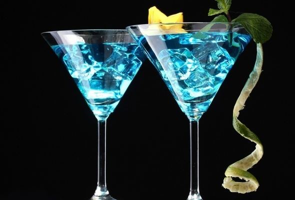 Blue Lagoon (cocktail) Blue Lagoon Cocktail Recipe Drink LiveInStyle