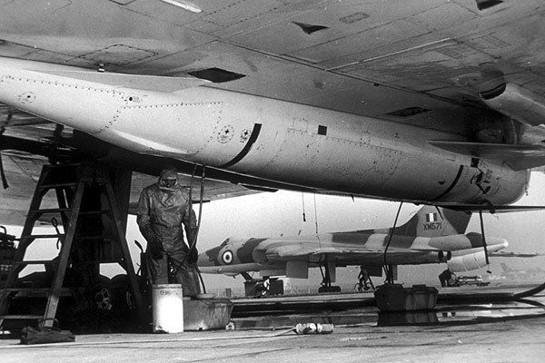 Blue Steel (missile) Vulcans in Camera Avro Vulcan B2 BS XM570 XM571 Servicing a