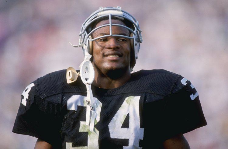 Bo Jackson The Bo Jackson game and 5 reasons why you need to watch