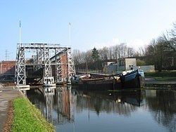 Boat Lifts on the Canal du Centre httpsuploadwikimediaorgwikipediacommonsthu