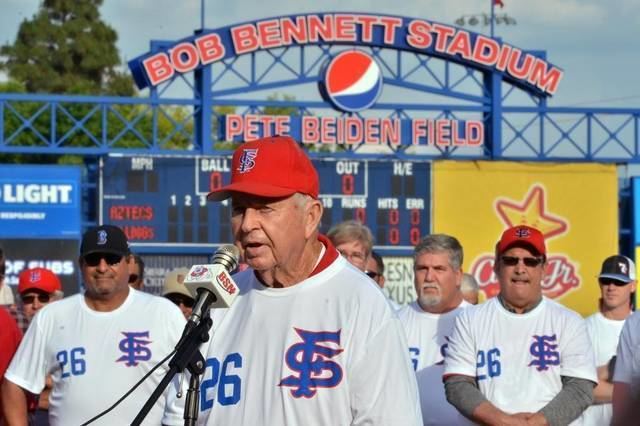 Bob Bennett (baseball) Fresno State baseball Hundredplus team alumni cheer as Bob Bennett