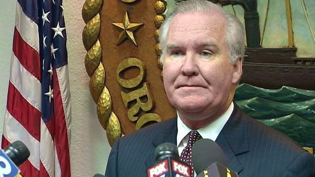 Bob Buckhorn Bob Buckhorn battles his first major test as Tampa Mayor