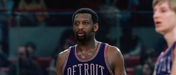 On this date in 1993, the #Pistons retired Bob Lanier's jersey. ⭐️ Show  love to the eight time NBA All-Star in the comments below!! ⭐️