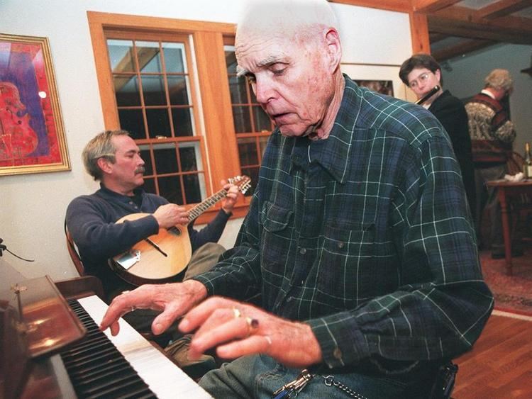 Bob McQuillen Bob McQuillen 90 pianist and prolific composer of tunes helped
