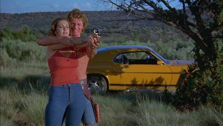 Marjoe Gortner teaching Lynda Carter to use a gun in a scene from the 1976 crime drama film, Bobbie Jo and the Outlaw