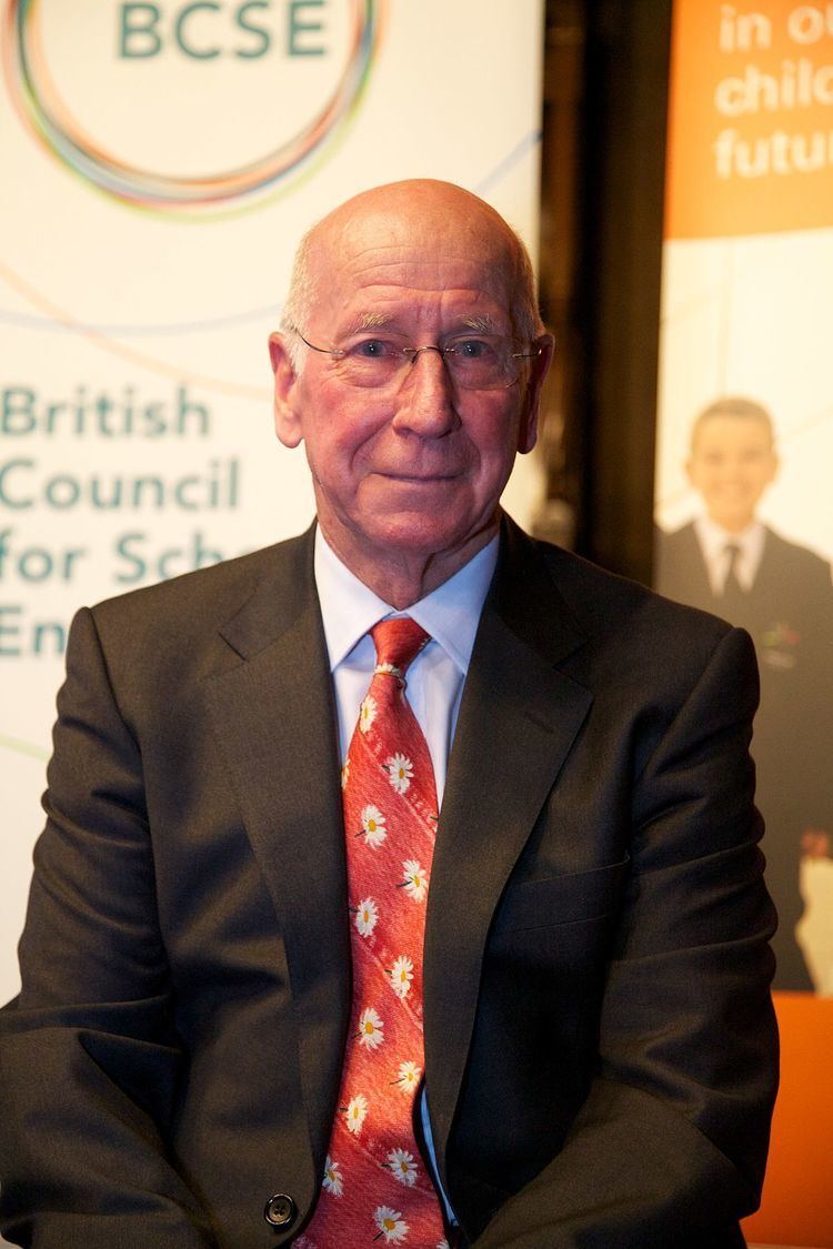 Bobby Charlton httpsuploadwikimediaorgwikipediacommonsthu