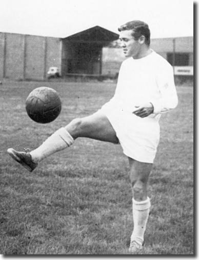 Bobby Collins (footballer) The Definitive History of Leeds United Bobby Collins