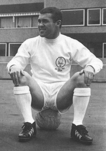 Bobby Collins (footballer) leedsfansorguk Leeds United Player Profile Bobby Collins