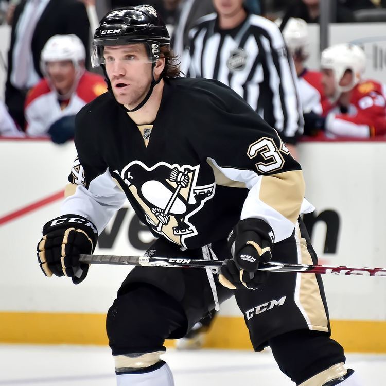 Bobby Farnham Penguins resign forward Bobby Farnham Pittsburgh Post