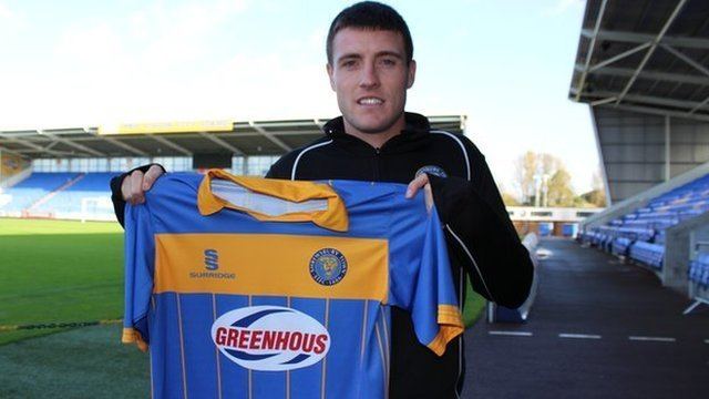 Bobby Grant (footballer) BBC Sport Bobby Grant Shrewsbury Town sign Blackpool