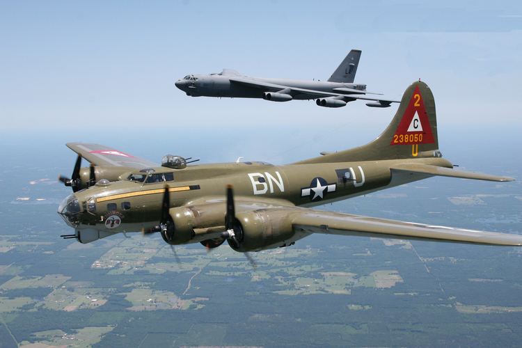 Boeing B-17 Flying Fortress 1000 images about B17 Flying Fortress on Pinterest United states