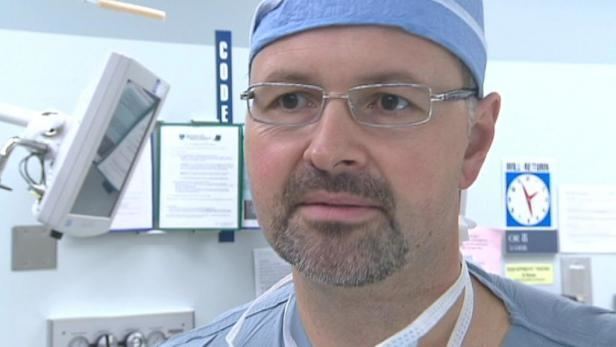 Bohdan Pomahač Slavn chirurg Bohdan Pomaha dostal v Olomouci estn doktort
