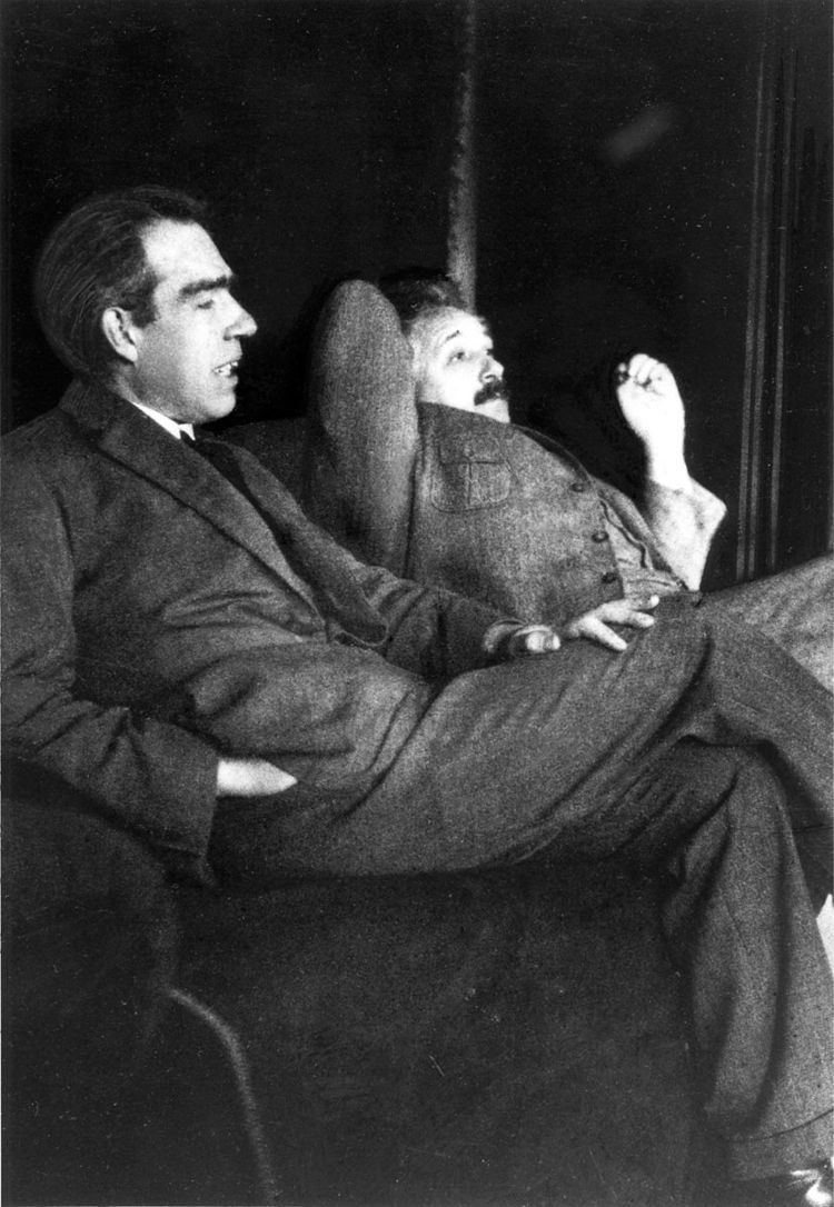 Bohr–Einstein debates