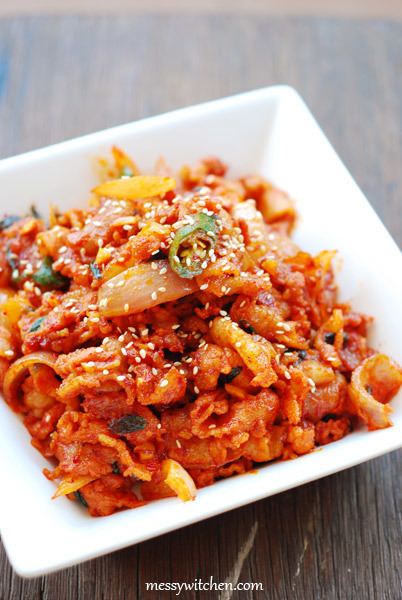 Bokkeum Jeyuk Bokkeum Dwaejigogi Bokkeum Korean StirFry Spicy Pork