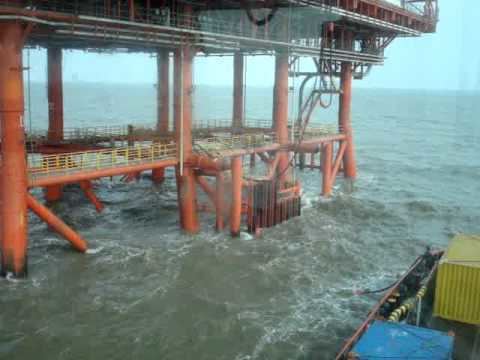 Bombay High AHT39s quotRAVENSTURMquot working in TAPTI Oil Field in BOMBAY HIGH YouTube