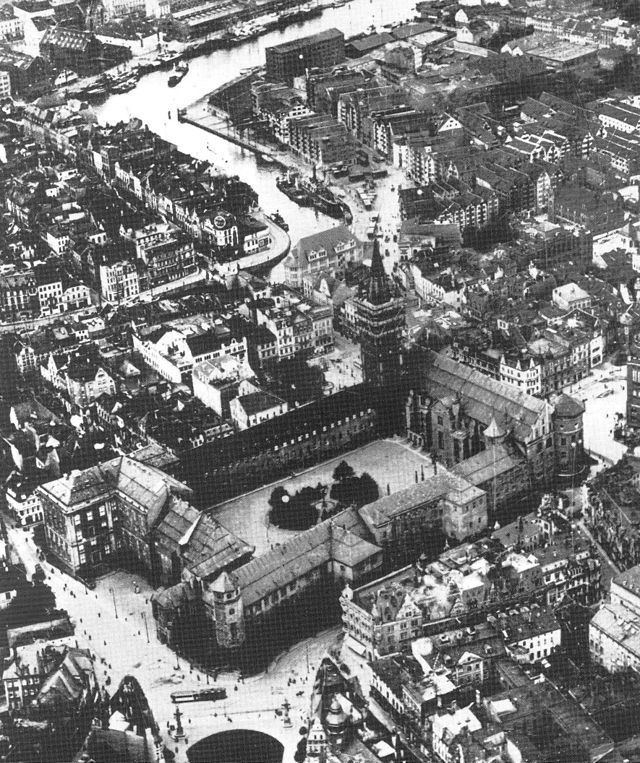 Bombing of Königsberg in World War II httpsuploadwikimediaorgwikipediacommonsthu